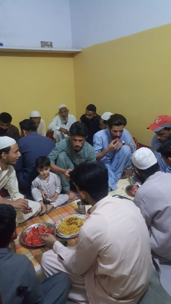 Men eating rice for Ramadan fasting